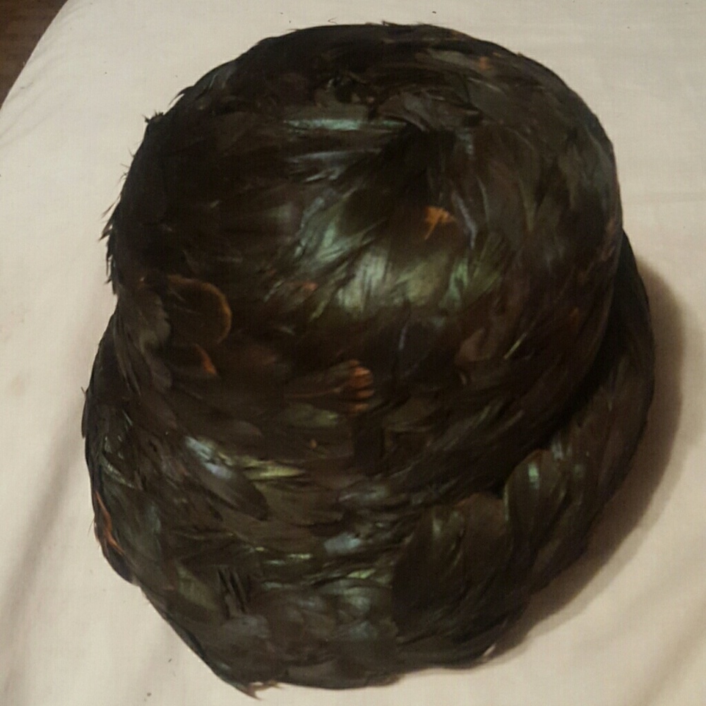 A pillbox feathered jillie hat from the 1940s